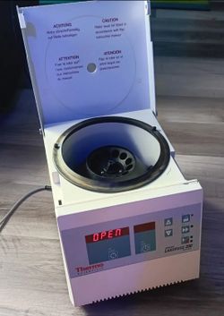 Thermo Scientific Heraeus Labofuge 200 Centrifuge