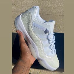 Jordan 11 “Heiress Pure Platinum “