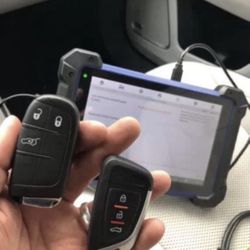 Car Keys / Llaves De Auto