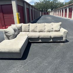 Comfy Nice Grey Sectional Couch 🔥🔥