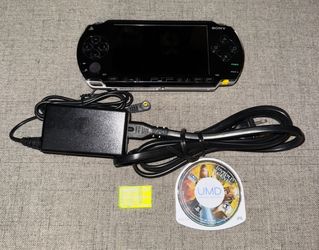 SONY PLAYSTATION PORTABLE PSP HANDHELD CONSOLE WITH VIDEO GAME & CHARGER