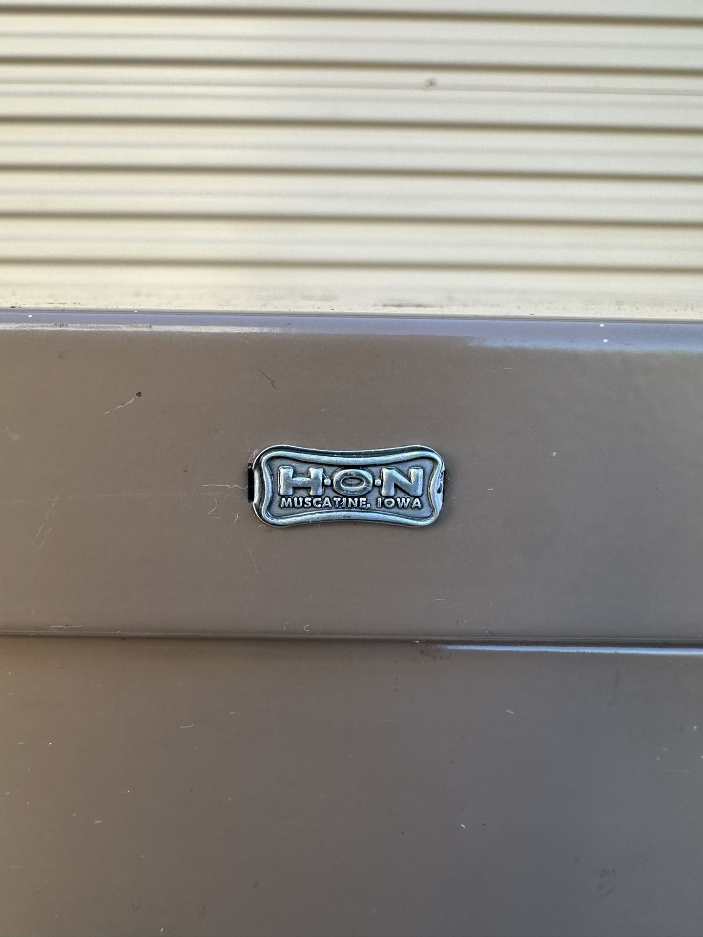 (HON) Metal File Cabinet / Gabinete De Metal