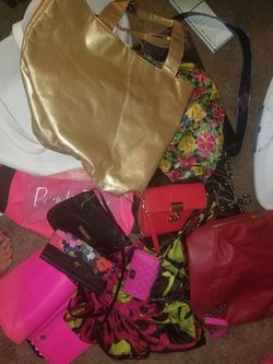 Bunch of purses ect 25 for all