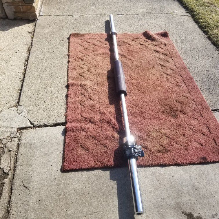 2" HOLE. 7'  OLYMPIC 45LB BAR. WITH  LOCKJAW COLLARS AND  NECK PAD FOR SQUATS 
7111. S. WESTERN WALGREENS 
$115     CASH ONLY