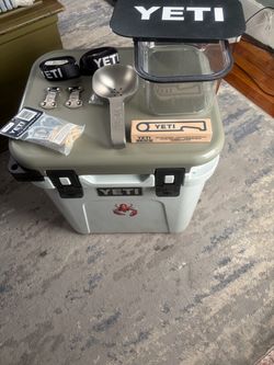BRAND NEW YETI ROADIE W/EXTRAS BRAND NEW!!