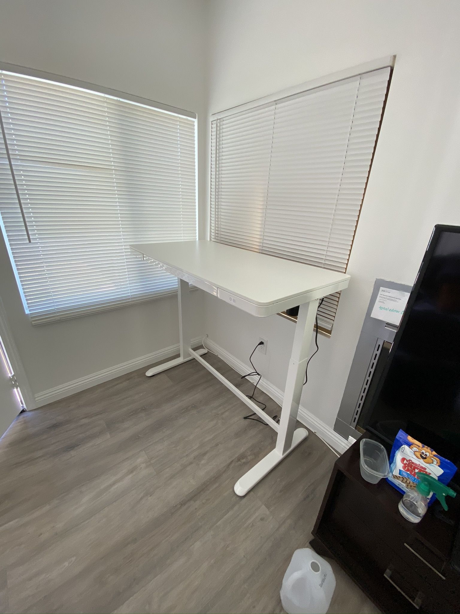 White Electric Stand Up Desk 24”x48” - Great Condition
