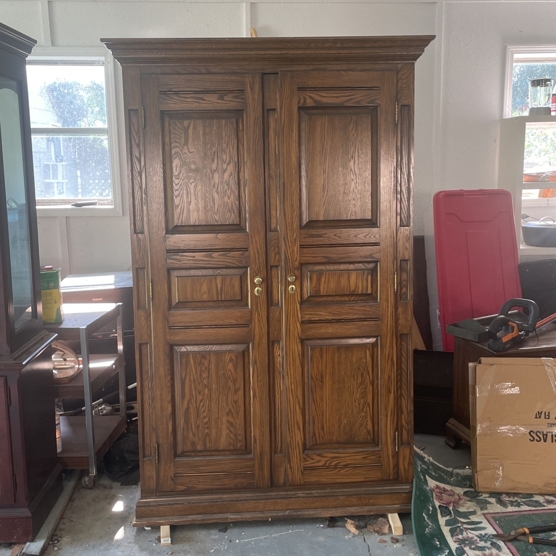 Pencil, Vania pine armoire