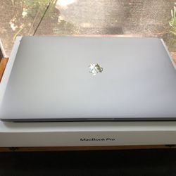 2019 16” Macbook pro, Mint Condition, Minimal Use