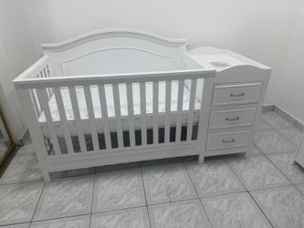 Charlie 4-in-1 Convertible Crib and Changer Combo