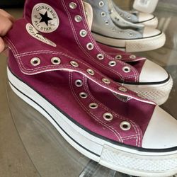 Converse Chuck Taylor All Star High Tops – Size 8