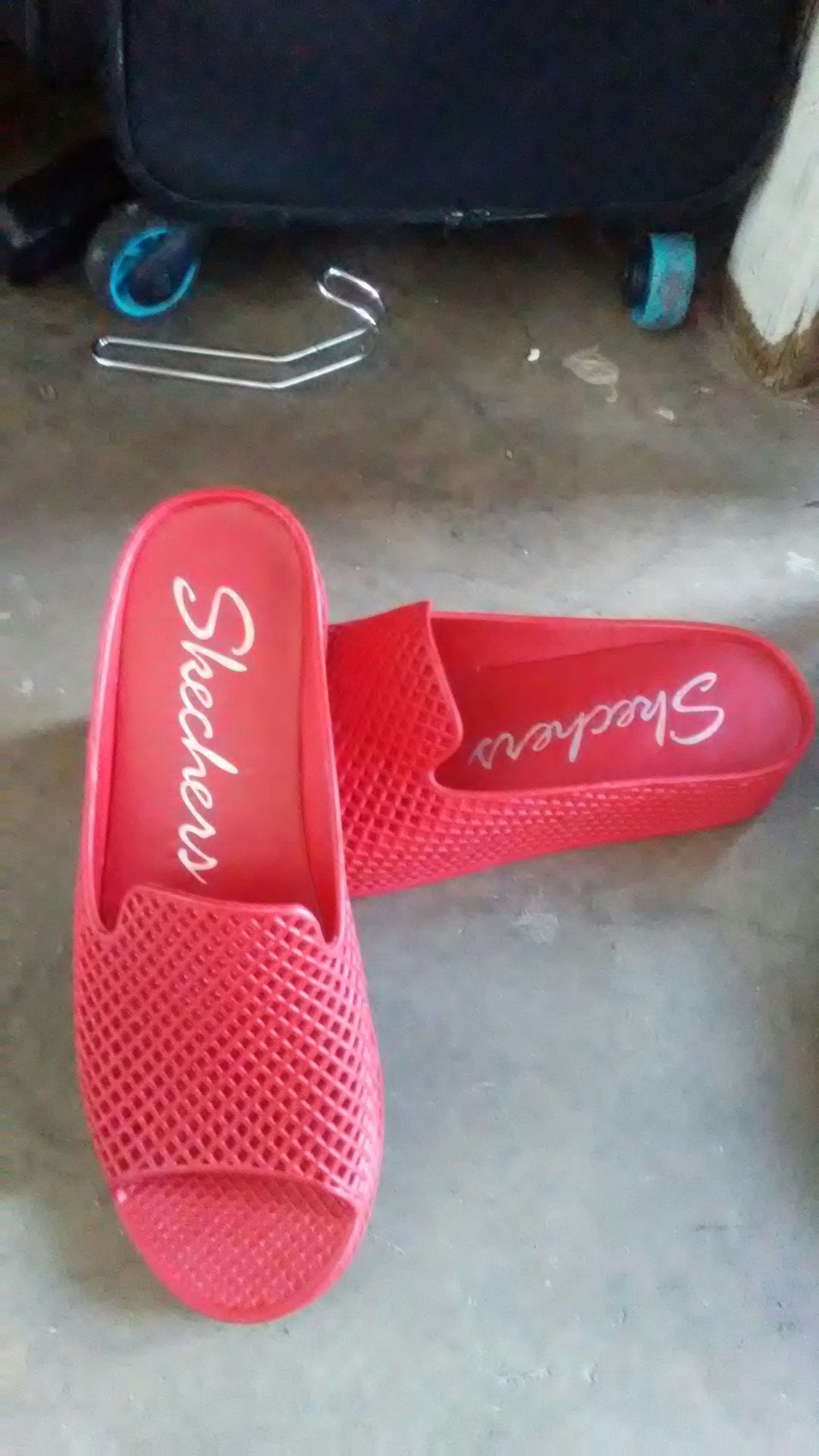 Skechers red sandels
