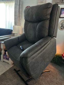 Power lift recliner