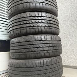 LLANTAS MICHELIN  PILOT SPORTS All SEASON 225/50ZR17 MUY BUENAS CONDICIONES 98% DE VIDA