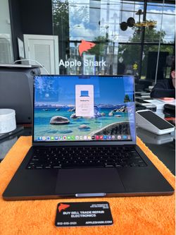 MacBook Pro 14” M4 Max Chip14-Core CPU 32-Core GPU 35GB Ram 1TB SSD! 90 Day warranty.