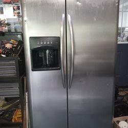 Frigidaire Refrigerator 