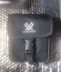 🔭 Vortex Vanquish Binoculars with Carrying Case & Strap
