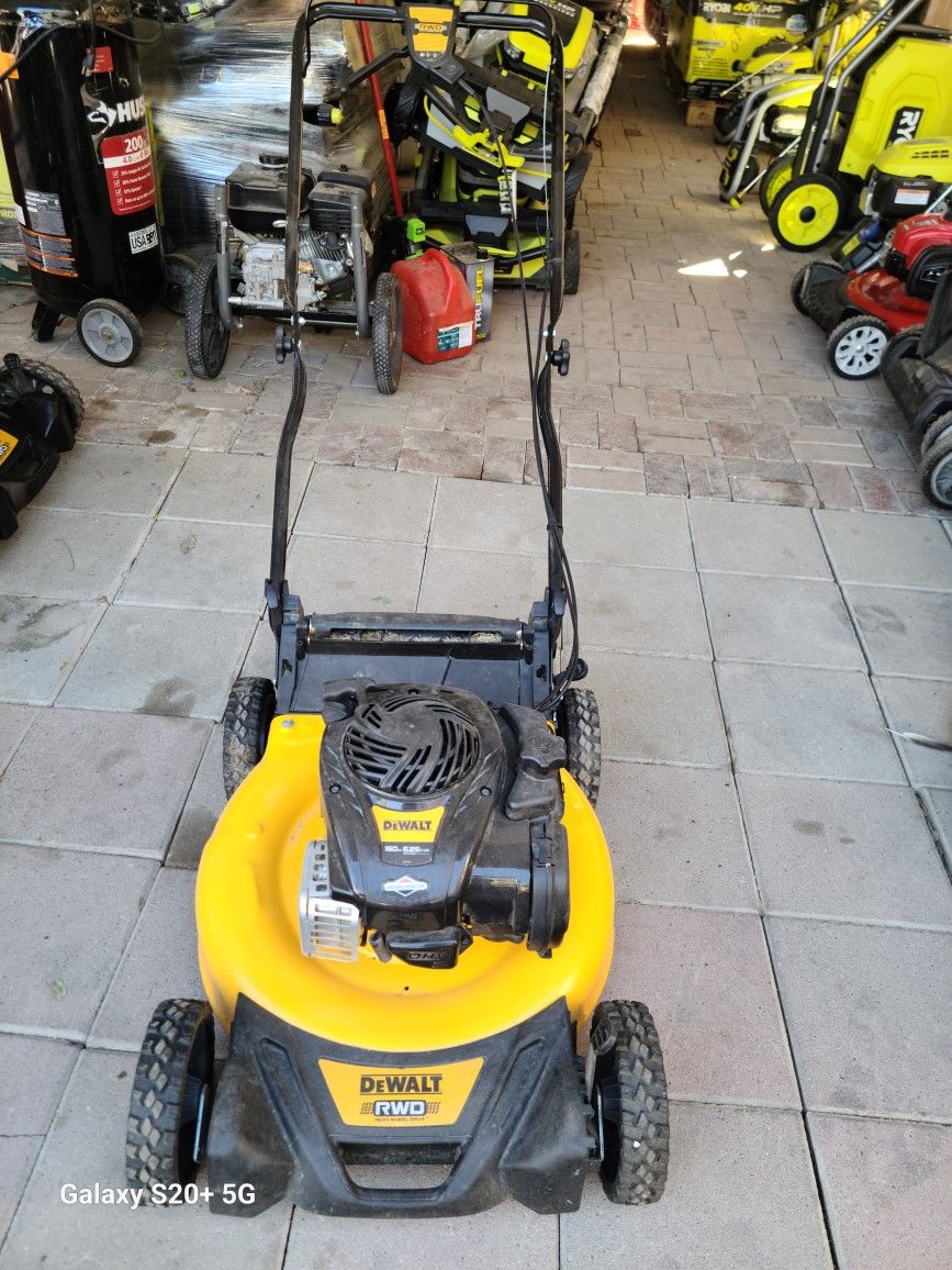Dewalt 21-in 2-in-1 Gas Self Propelled Walk Behind Lawn Mower