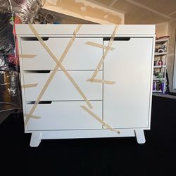Babyletto Hudson changing table dresser