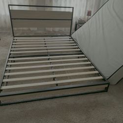 Queen Size Platform Bed 