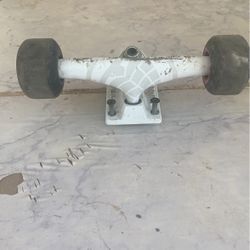 Skate Bored Trucks 
