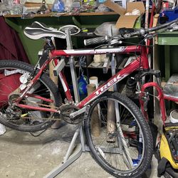 Trek 3 Series Mountain Bike WITH Stand And Vehicle Rack