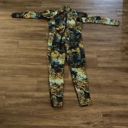 Men’s medium Wetsuit 