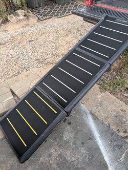 DOG RAMP (6' LONG) (1'8" WIDE)FOLDS UP WITH HANDLE