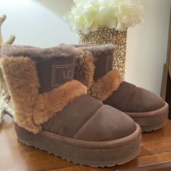 UGG Wmns Classic Chillapeak Boot