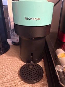 Nespresso Vertuo Pop espresso machine in Aqua Mint.