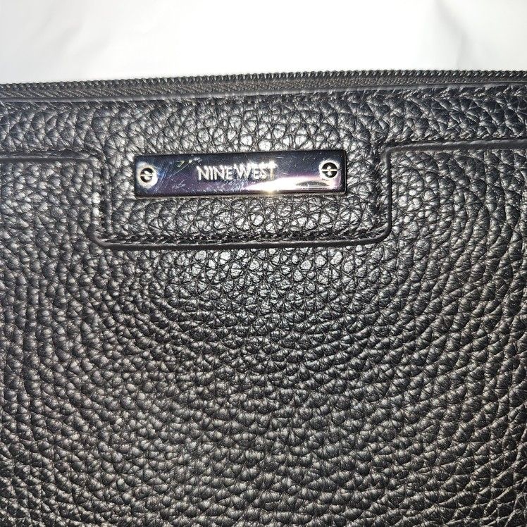 Nine West Wristlet Clutch 8 X 5 Apx 