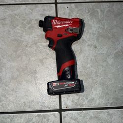 Milwaukee M12 Impact Driver With Xc3.0