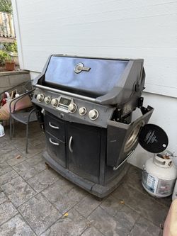 **FREE** Blue Ember Barbecue - Requires 2 People to Carry Down Stairs