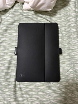 Nice clean spec case for ipad