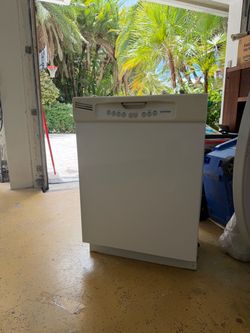 Free working Dishwasher 24”
