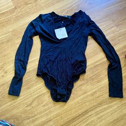 Long Sleeve - V Neck - Body Suit - Size 4 - Missguided 