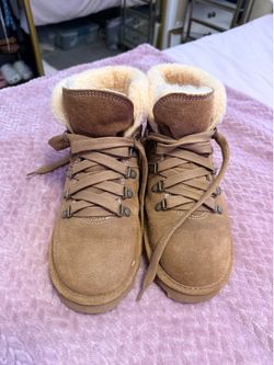 Women’s Bear paw boots size 9
