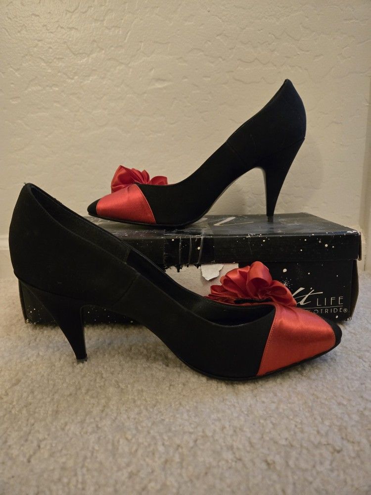 Vintage Old Stock NIB Black Pump Red Bow Shoes