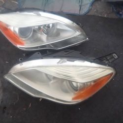 2010-2012 Mercedes R350 Headlights ( Halogen Bulb) With Light Bulbs And Accessories Oem.