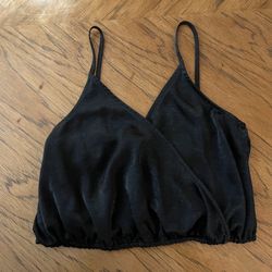 Urban Outfitters Black Cropped Top Top with Spaghetti Straps in Excellent Condition - Medium