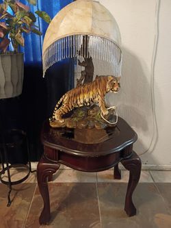 Lamp & table