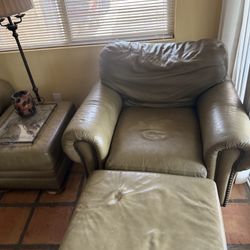 2 Oversized Chairs And Footrests 