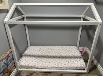 Toddler floor bed
