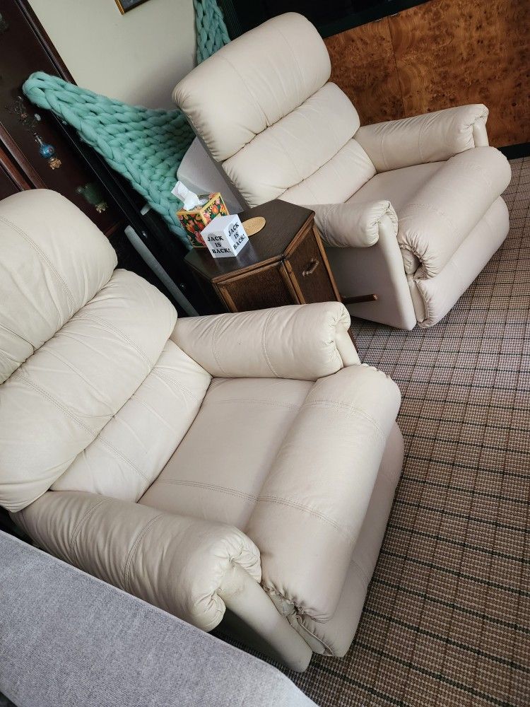 Two Luxury Leather La Z Boy Recliners