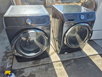 Dark stainless Samsung washer and gas dryer set
