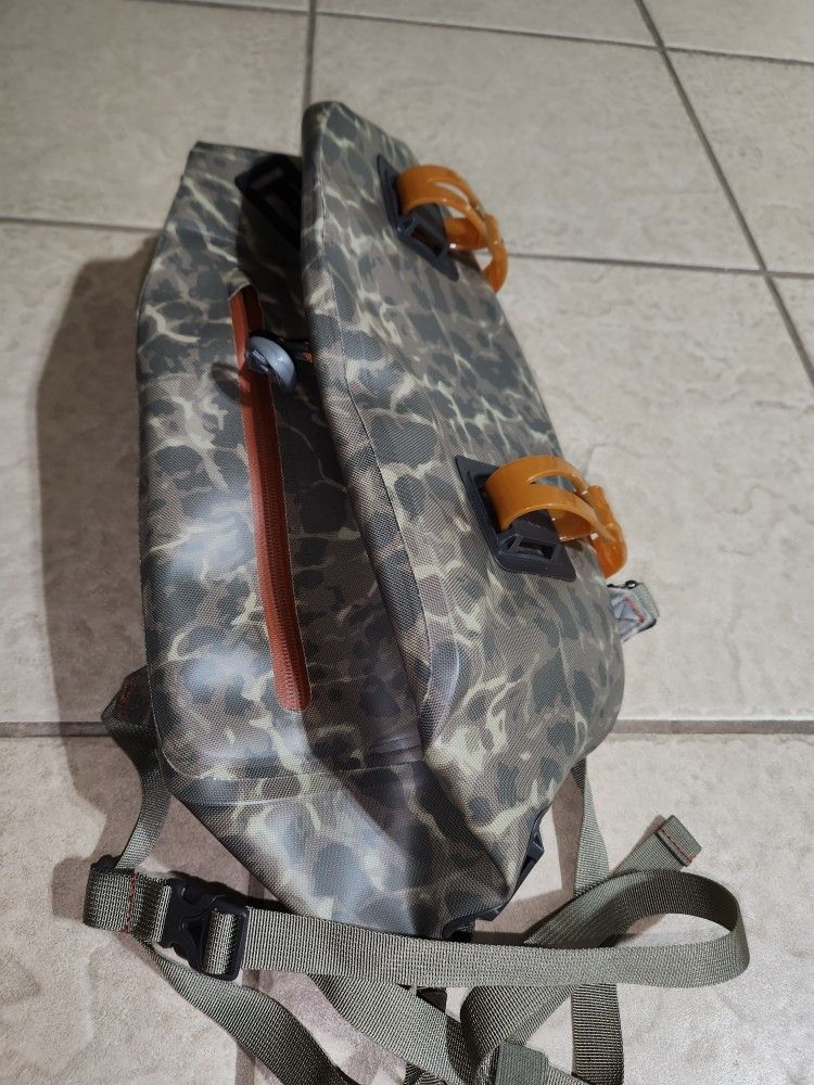 fishpond Thunderhead Submersible Waterproof Fly Fishing Sling Pack | Fishing Sling Bag - Eco Shadowcast Camo