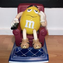 Vintage 1999 M&M Collectable Candy er Yellow Peanut M&M In Recliner Thumbnail