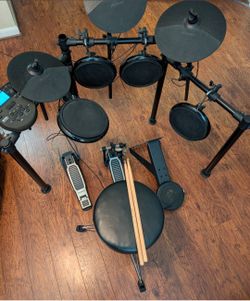 Alesis Nitro Electronic Drum Set w/ Throne, Pedals & Sticks - Tested Working