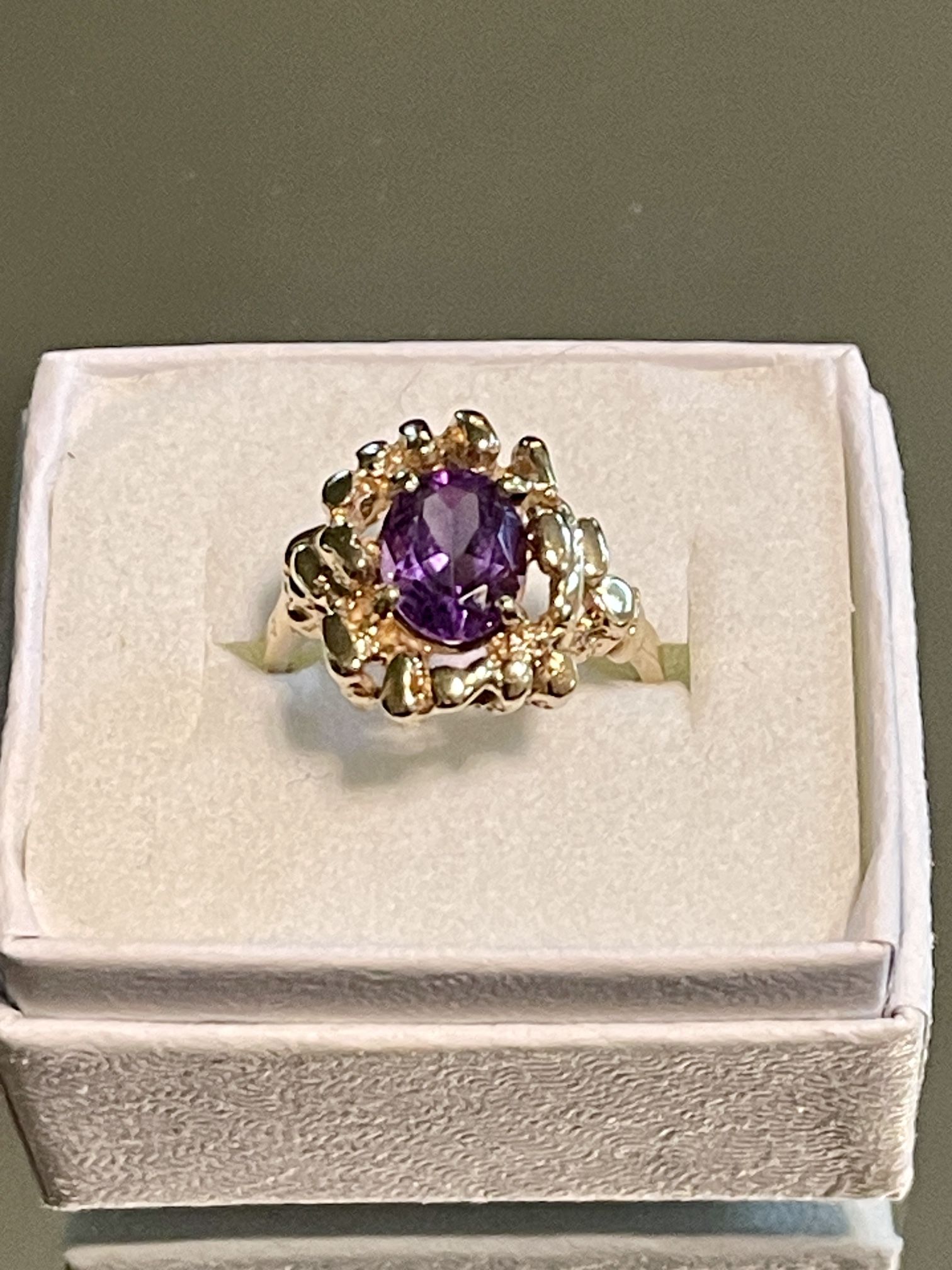 10KT GOLD NUGGET AMETHYST RING 4.3GMs