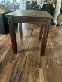 End or side table solid wood 🪵 no scratches condition good