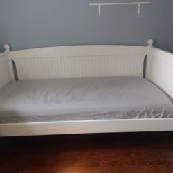 Solid Wood Twin Day Bed